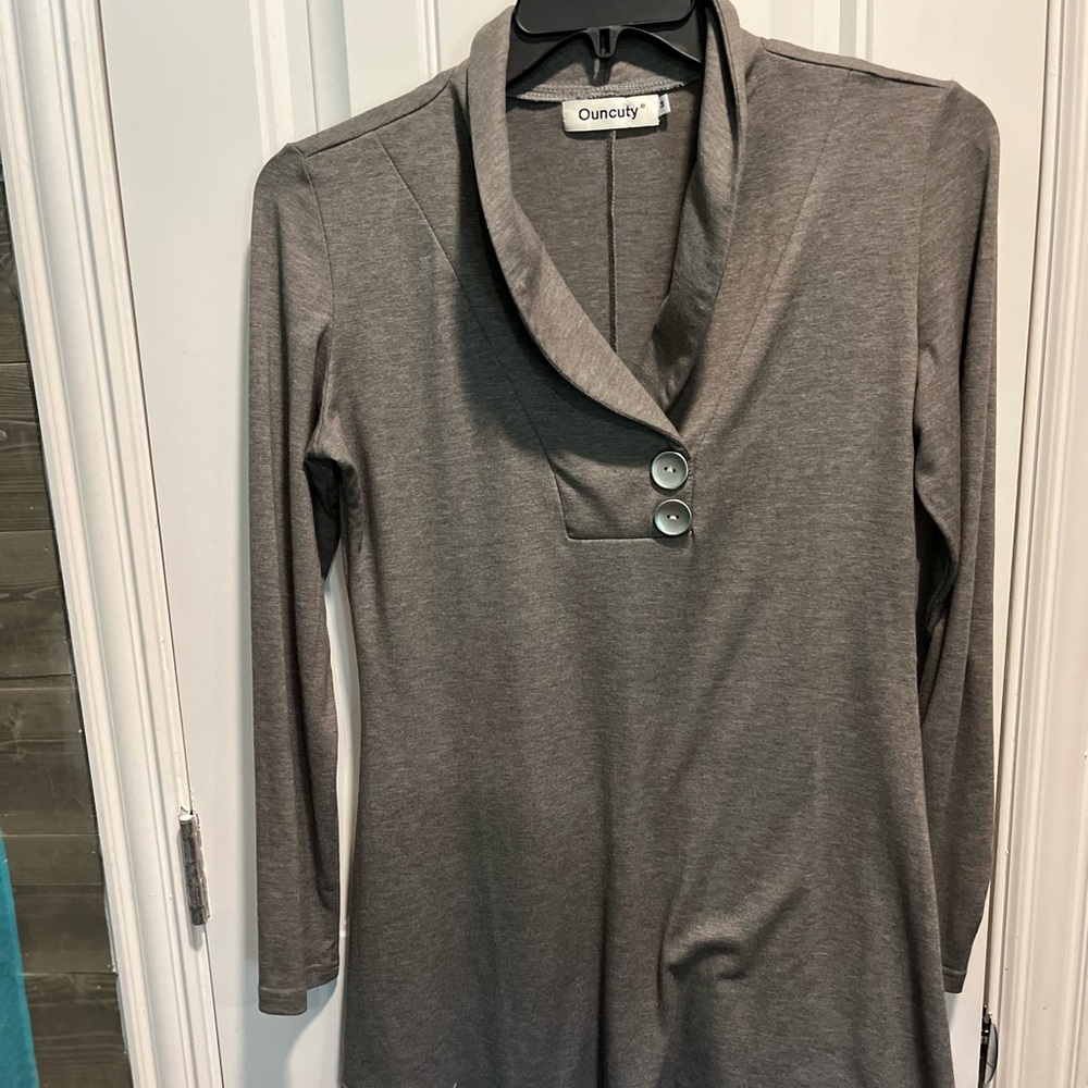 Knit contemporary top grey